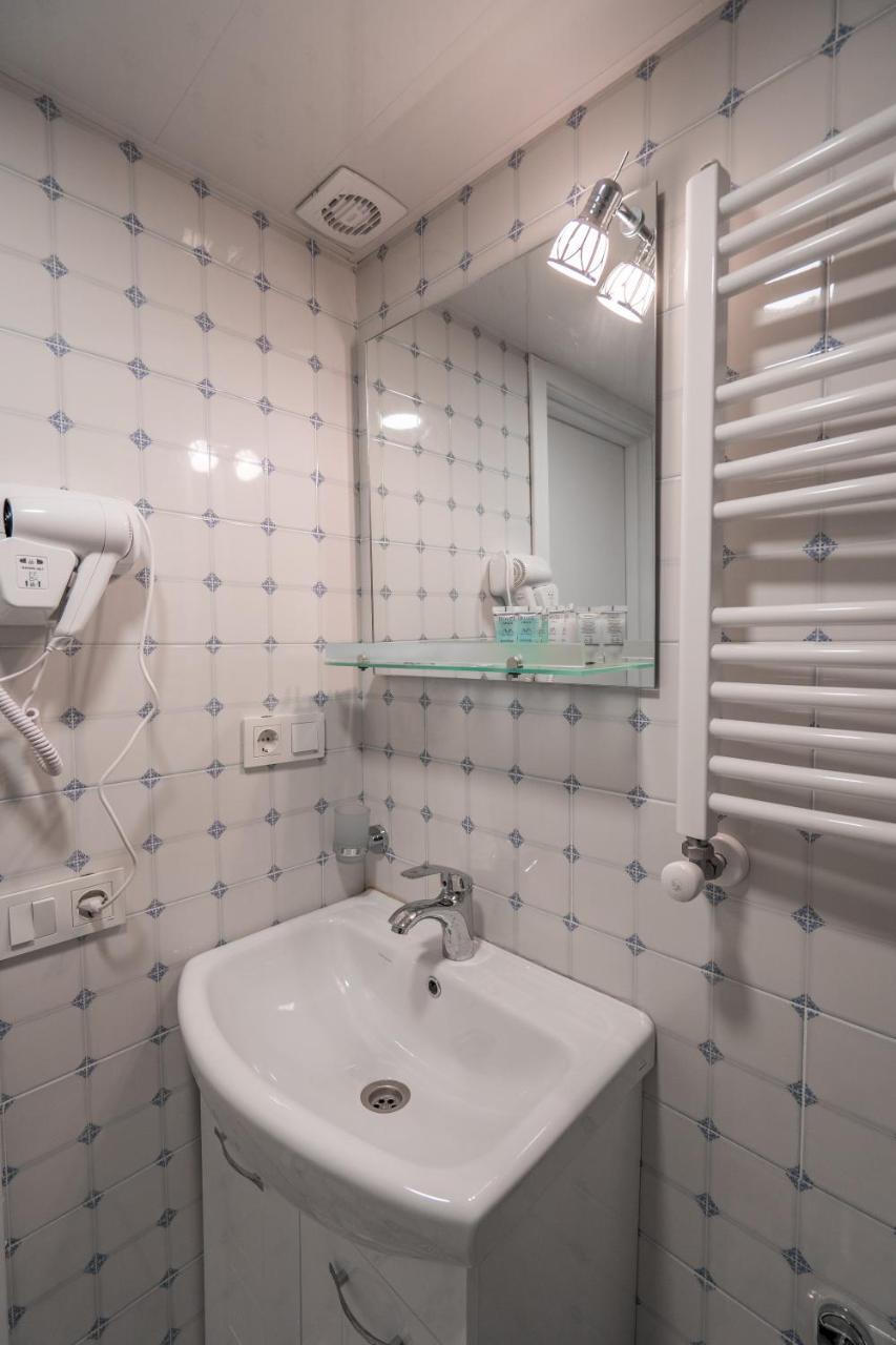 Mini Hotel On Aghmashenebeli Ave Tbilisi Eksteriør bilde