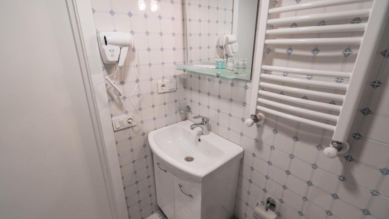 Mini Hotel On Aghmashenebeli Ave Tbilisi Eksteriør bilde